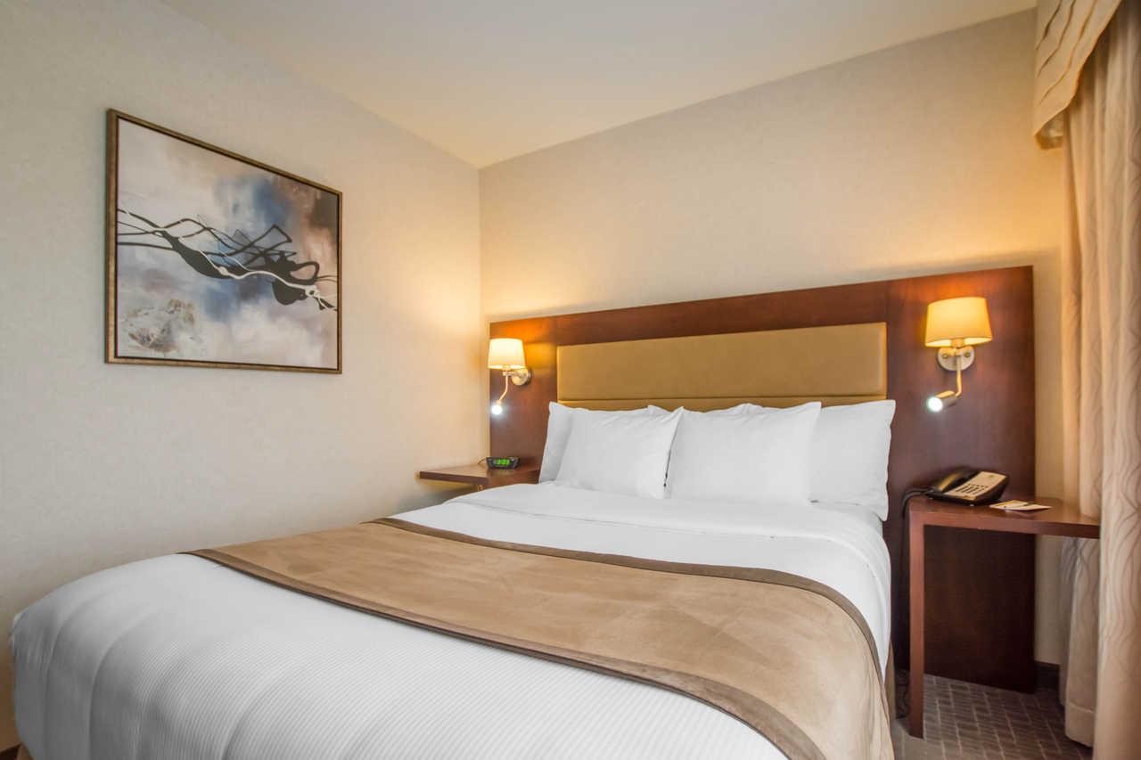 Quality Inn & Suites Val-d'Or Εξωτερικό φωτογραφία