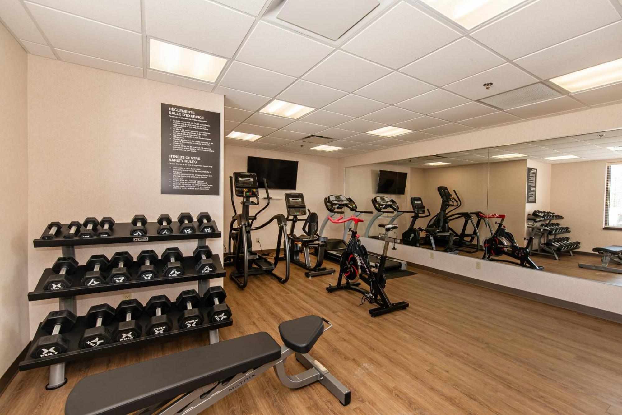 Quality Inn & Suites Val-d'Or Εξωτερικό φωτογραφία