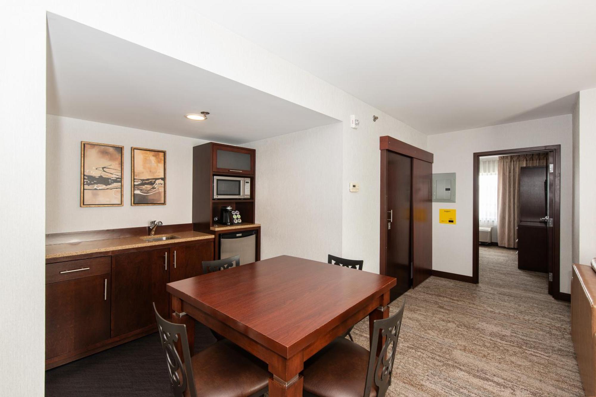 Quality Inn & Suites Val-d'Or Εξωτερικό φωτογραφία