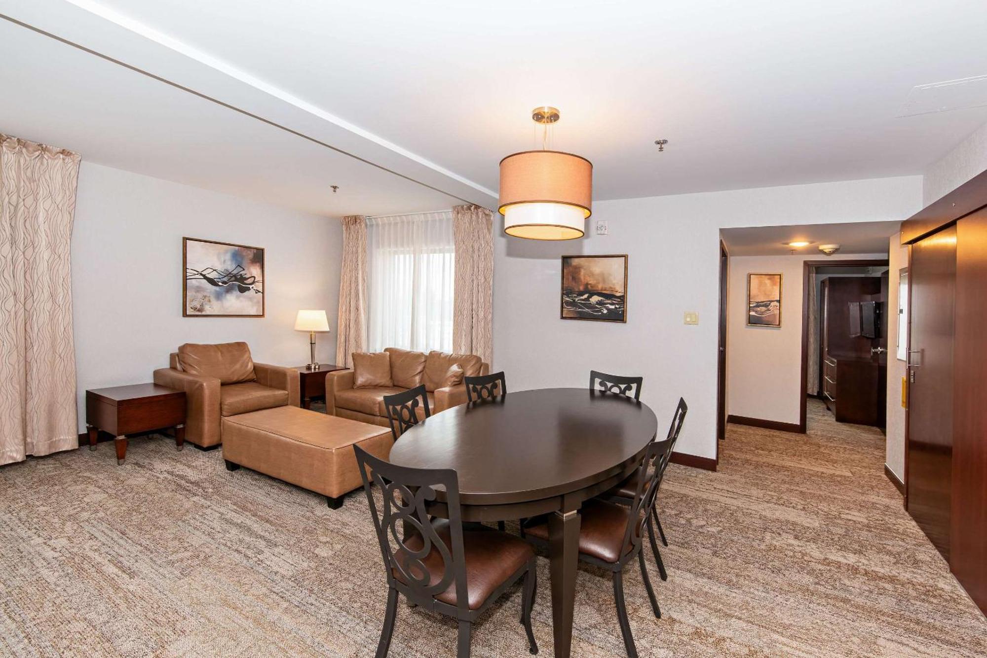 Quality Inn & Suites Val-d'Or Εξωτερικό φωτογραφία